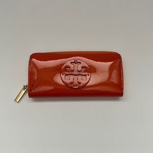 Patent Leather Tory Burch Wallet clean interior